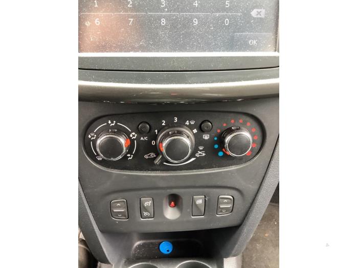 Dacia Sandero II 0.9 TCE 12V Sloopvoertuig (2015, Zilvergrijs)