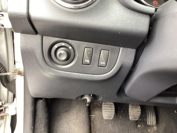 Dacia Sandero II 0.9 TCE 12V Sloopvoertuig (2015, Zilvergrijs)