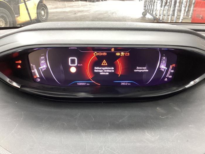 Peugeot 5008 17- Skrotfordon (2022, GRIJS GRIS PLATIUM)