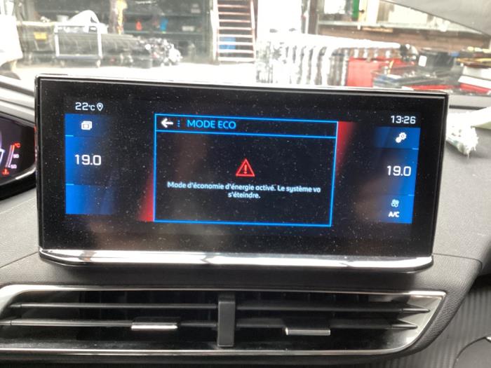 Peugeot 5008 17- Skrotfordon (2022, GRIJS GRIS PLATIUM)