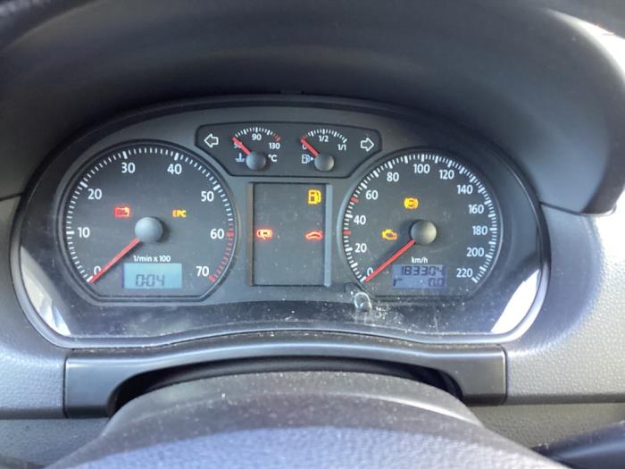 Volkswagen Polo IV 1.4 16V Samochód złomowany (2008, Szary)