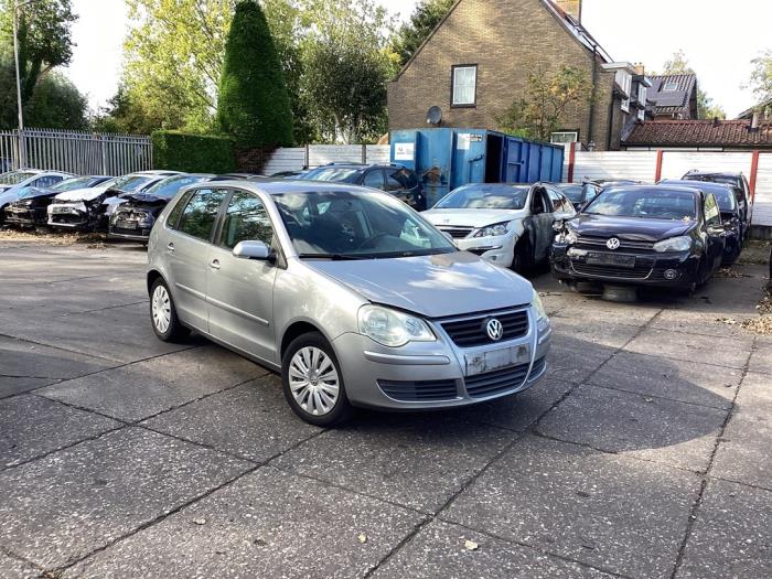 Volkswagen Polo IV 1.4 16V Samochód złomowany (2008, Szary)