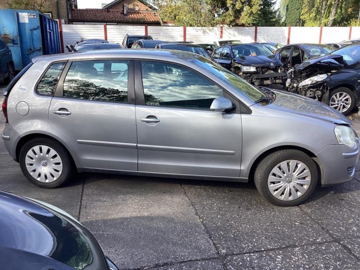 Volkswagen Polo IV 1.4 16V Samochód złomowany (2008, Szary)