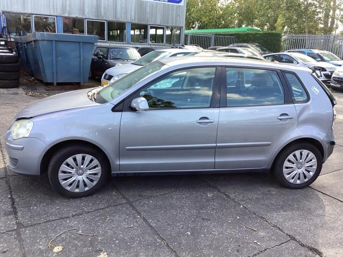 Volkswagen Polo IV 1.4 16V Samochód złomowany (2008, Szary)