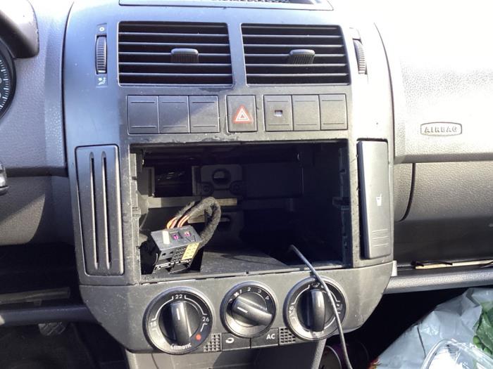 Volkswagen Polo IV 1.4 16V Samochód złomowany (2008, Szary)