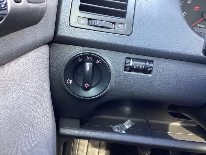 Volkswagen Polo IV 1.4 16V Samochód złomowany (2008, Szary)