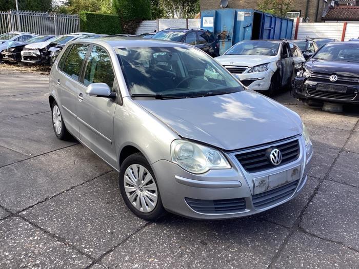 Volkswagen Polo IV 1.4 16V Samochód złomowany (2008, Szary)