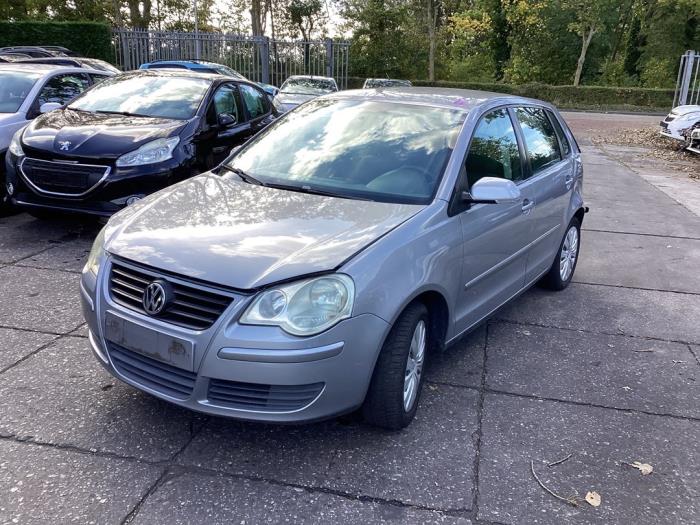 Volkswagen Polo IV 1.4 16V Samochód złomowany (2008, Szary)