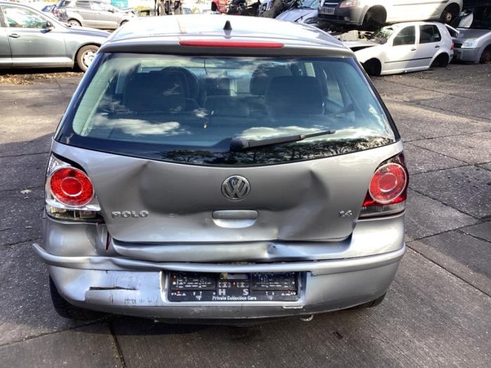 Volkswagen Polo IV 1.4 16V Samochód złomowany (2008, Szary)