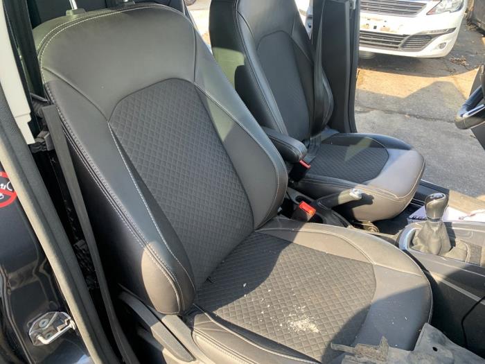 Ford EcoSport 1.0 EcoBoost 12V 125 Samochód złomowany (2015, Szary)