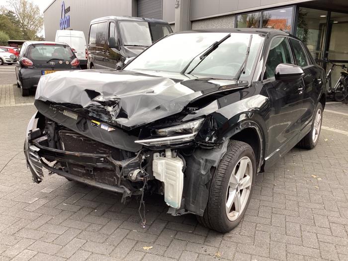 Audi Q2 1.0 TFSI 12V Skadat fordon (2018, ZWART)