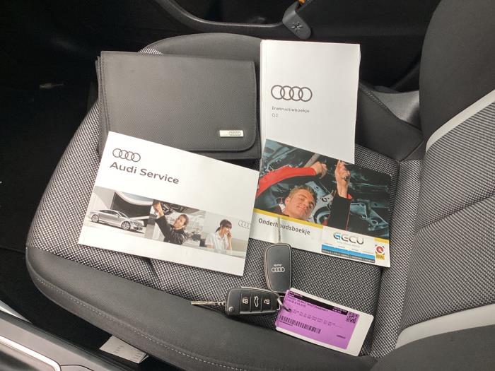 Audi Q2 1.0 TFSI 12V Skadat fordon (2018, ZWART)