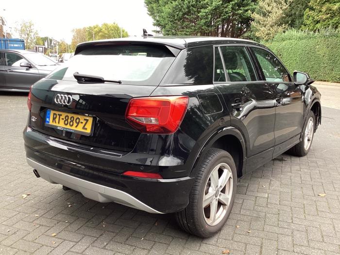 Audi Q2 1.0 TFSI 12V Skadat fordon (2018, ZWART)