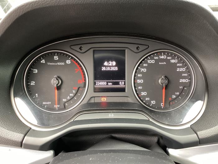 Audi Q2 1.0 TFSI 12V Skadat fordon (2018, ZWART)