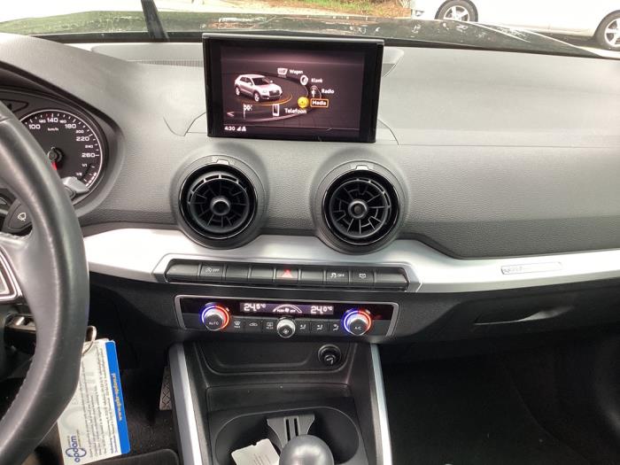 Audi Q2 1.0 TFSI 12V Skadat fordon (2018, ZWART)