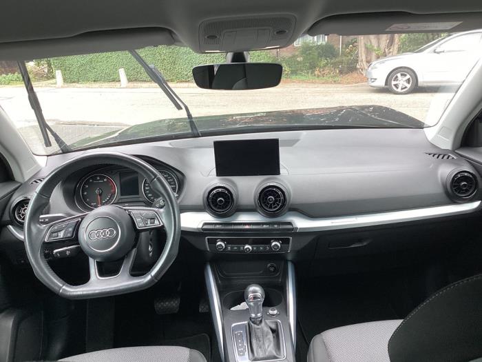 Audi Q2 1.0 TFSI 12V Skadat fordon (2018, ZWART)