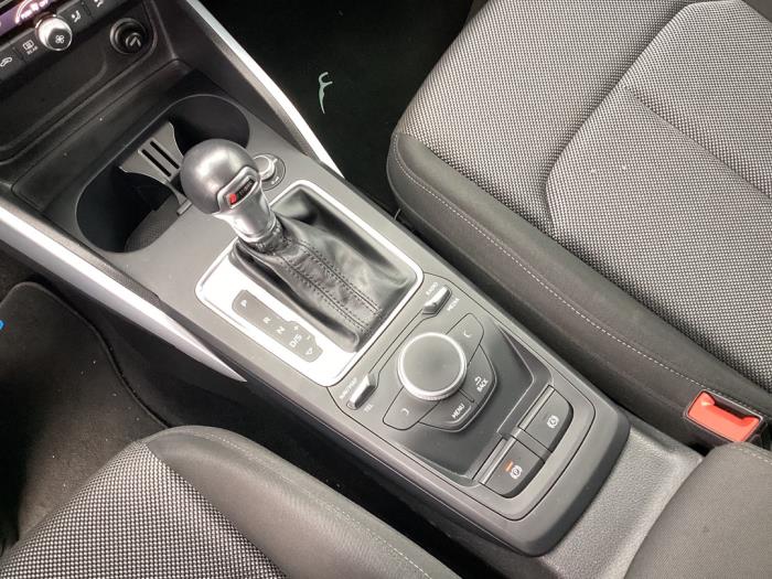 Audi Q2 1.0 TFSI 12V Skadat fordon (2018, ZWART)