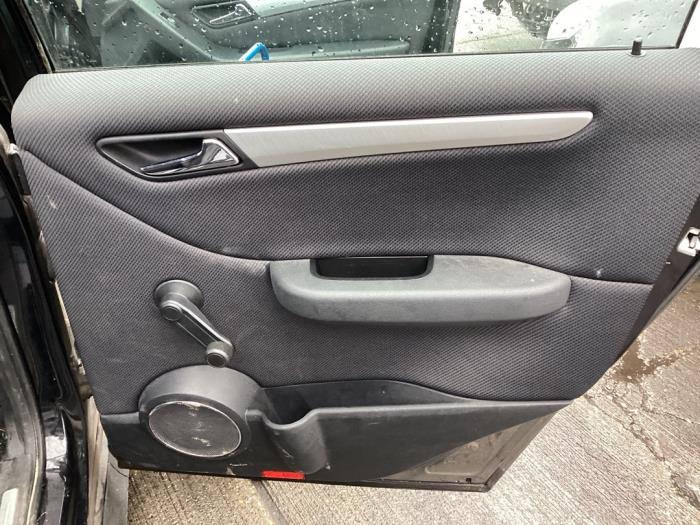 Mercedes B 1.7 B-170 16V Skrotfordon (2009, ZWART)