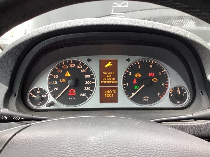 Mercedes B 1.7 B-170 16V Skrotfordon (2009, ZWART)