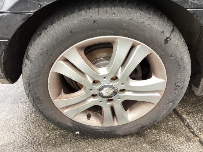 Mercedes B 1.7 B-170 16V Skrotfordon (2009, ZWART)