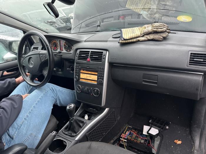 Mercedes B 1.7 B-170 16V Skrotfordon (2009, ZWART)