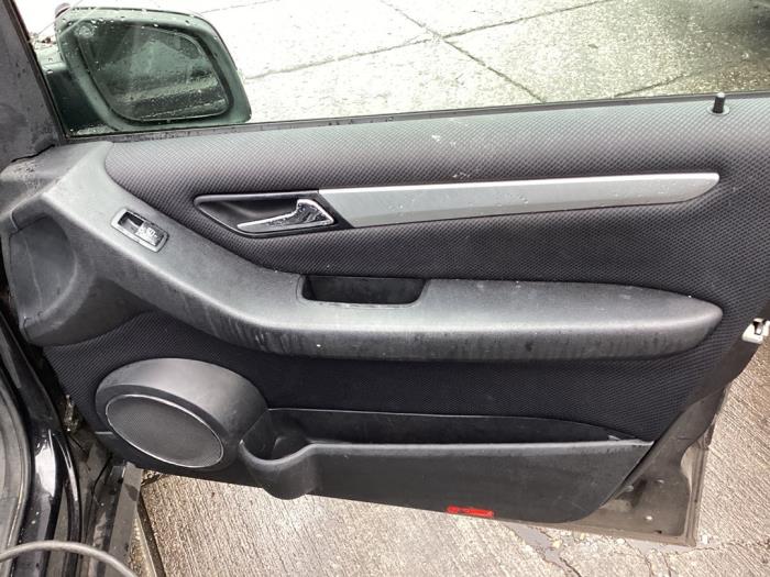 Mercedes B 1.7 B-170 16V Skrotfordon (2009, ZWART)