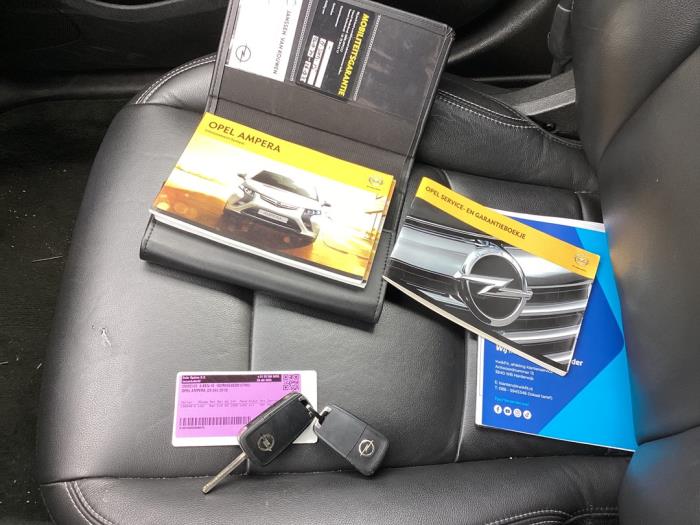 Opel Ampera 1.4 16V Schadevoertuig (2013, Wit)