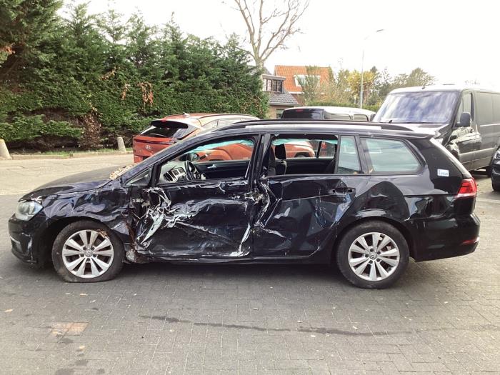 Volkswagen Golf VII Variant 1.0 TSI 12V BlueMotion Technology Skrotfordon (2020, ZWART)