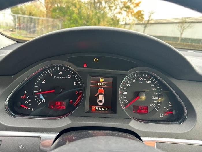 Audi A6 Avant 2.4 V6 24V Occasion (2005, Grijs)