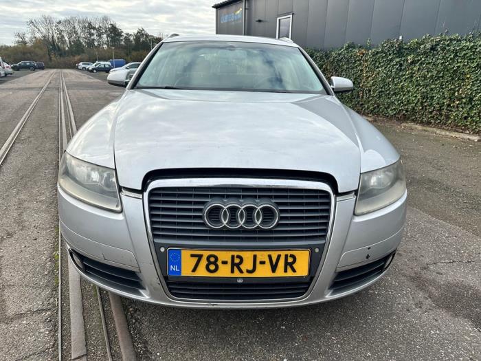 Audi A6 Avant 2.4 V6 24V Occasion (2005, Grijs)