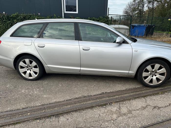 Audi A6 Avant 2.4 V6 24V Occasion (2005, Grijs)