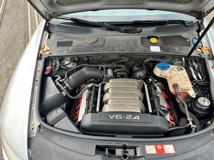 Audi A6 Avant 2.4 V6 24V Occasion (2005, Grijs)