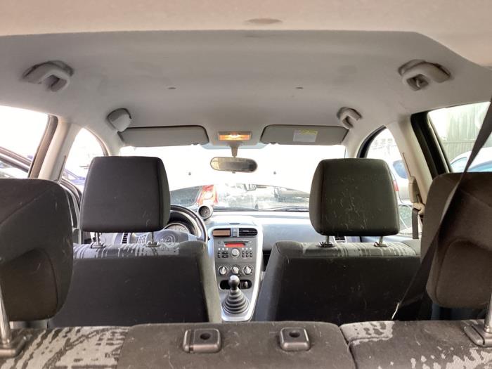 Opel Agila 1.0 12V Skrotfordon (2011, GRIJS)