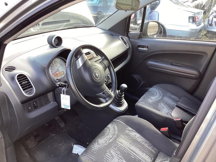 Opel Agila 1.0 12V Skrotfordon (2011, GRIJS)