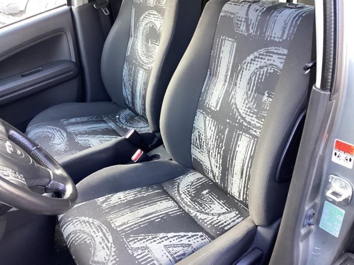 Opel Agila 1.0 12V Skrotfordon (2011, GRIJS)