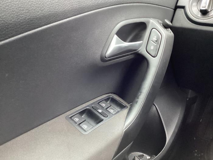 Volkswagen Polo V 1.2 TDI 12V BlueMotion Schadevoertuig (2013, Zwart)