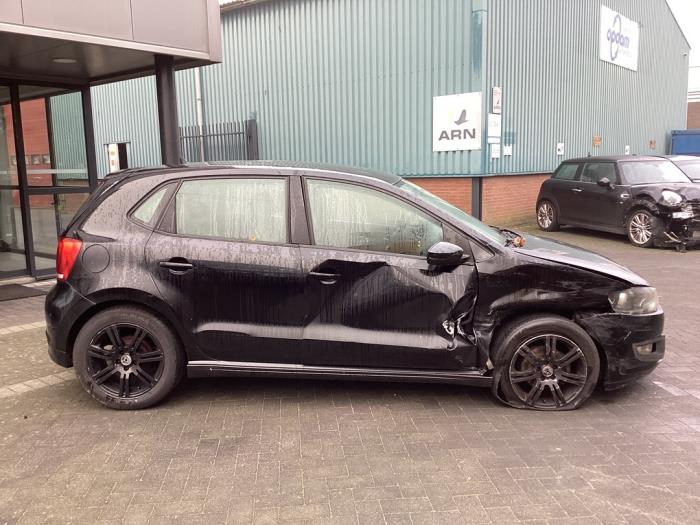Volkswagen Polo V 1.2 TDI 12V BlueMotion Schadevoertuig (2013, Zwart)