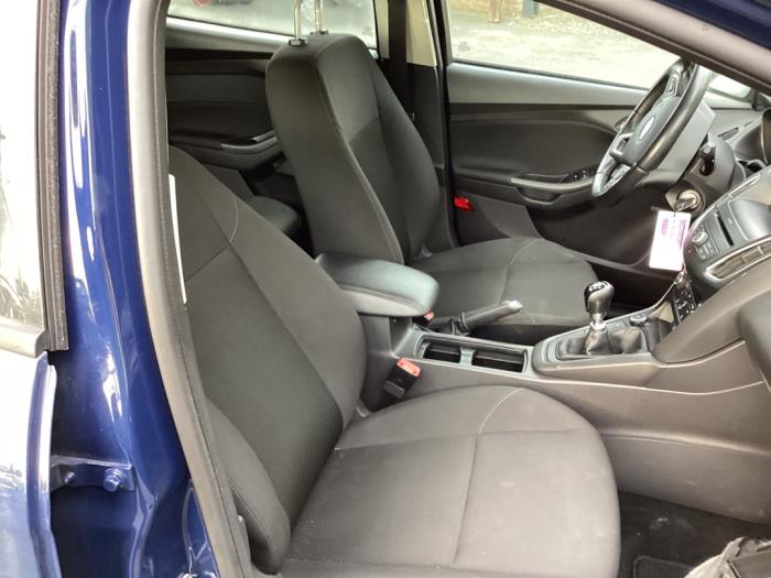 Ford Focus 3 Wagon 1.0 Ti-VCT EcoBoost 12V 125 Skadat fordon (2018, BLAUW)