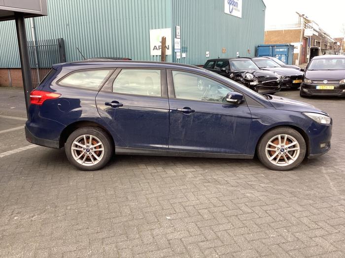 Ford Focus 3 Wagon 1.0 Ti-VCT EcoBoost 12V 125 Skadat fordon (2018, BLAUW)