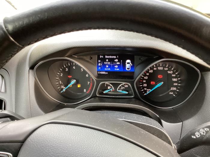 Ford Focus 3 Wagon 1.0 Ti-VCT EcoBoost 12V 125 Skadat fordon (2018, BLAUW)