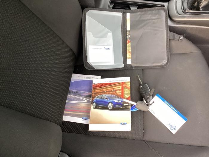 Ford Focus 3 Wagon 1.0 Ti-VCT EcoBoost 12V 125 Skadat fordon (2018, BLAUW)