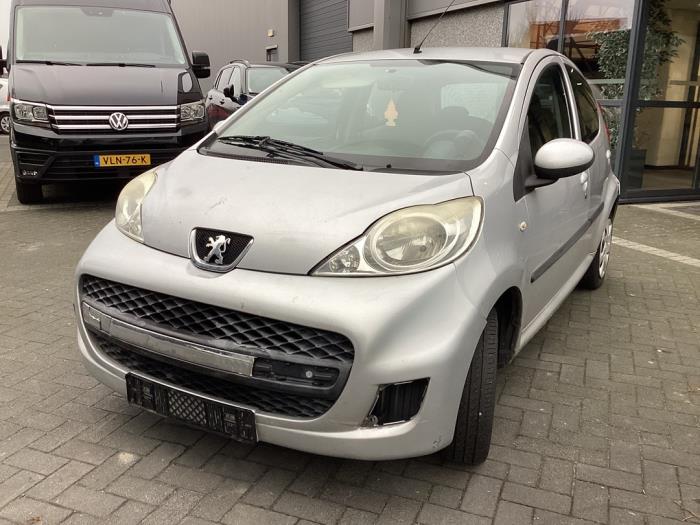 Peugeot 107 1.0 12V Skrotfordon (2009, GRIJS)