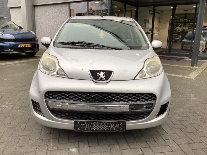 Peugeot 107 1.0 12V Skrotfordon (2009, GRIJS)