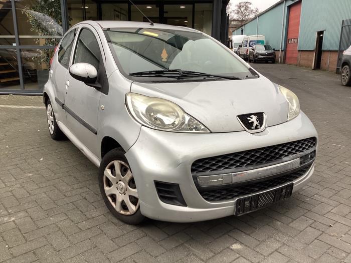 Peugeot 107 1.0 12V Skrotfordon (2009, GRIJS)