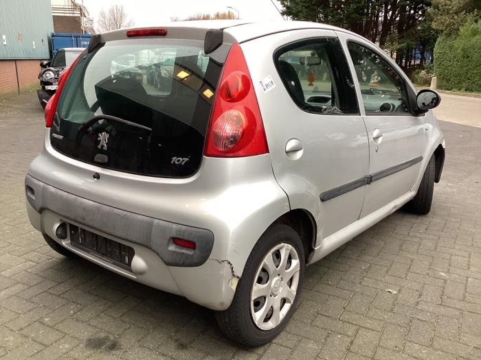Peugeot 107 1.0 12V Skrotfordon (2009, GRIJS)