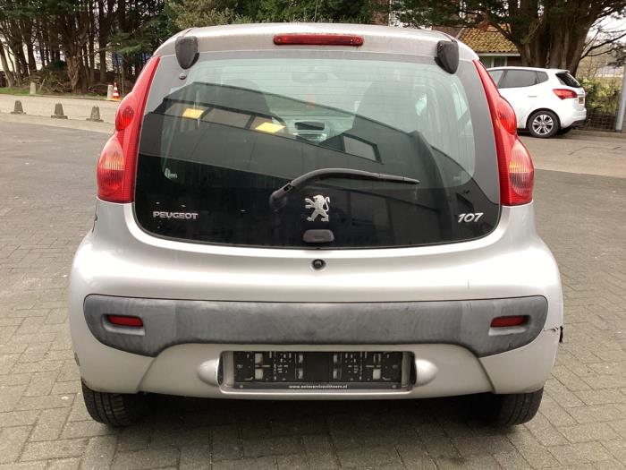 Peugeot 107 1.0 12V Skrotfordon (2009, GRIJS)