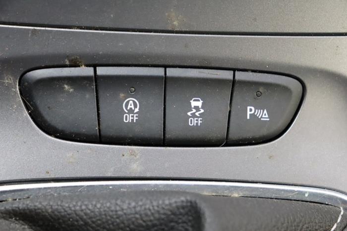 Opel Astra K Sports Tourer 1.2 Turbo 12V Samochód złomowany (2022, Bialy)