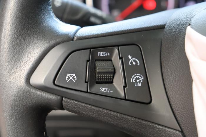 Opel Astra K Sports Tourer 1.2 Turbo 12V Samochód złomowany (2022, Bialy)