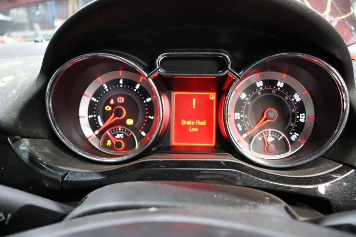 Opel Adam 1.2 16V Skrotfordon (2015, ROOD)