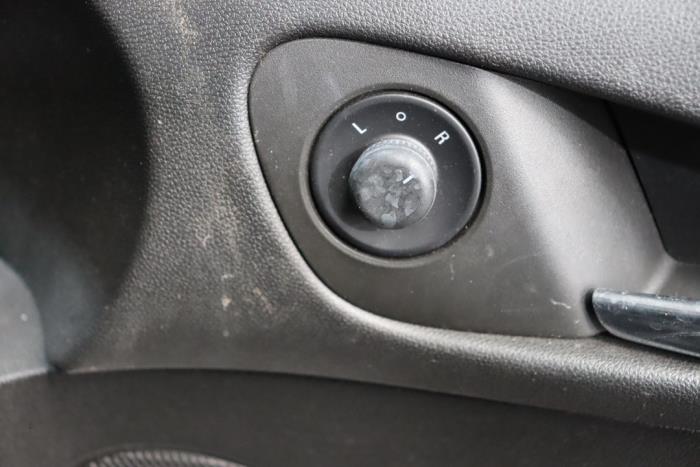 Opel Adam 1.2 16V Skrotfordon (2015, ROOD)